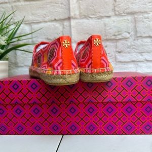 TORY BURCH CECILY EMBELLISHED- PRINTED CANVAS/CALF LEATHER gold logo 6.5 fits 6